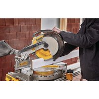 Торцовочная пила DeWalt DWS713