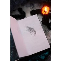 Книга издательства МИФ. Мрачный Взвод. Пробуждение Нави (Хоффман Р.)