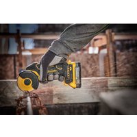 Монтажная (отрезная) пила DeWalt DCS438E2T (с 2-мя АКБ, кейс)