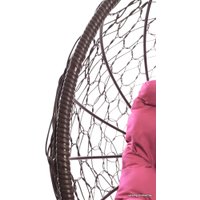 Кресло M-Group Кокос на подставке 11590208 (коричневый ротанг/розовая подушка)