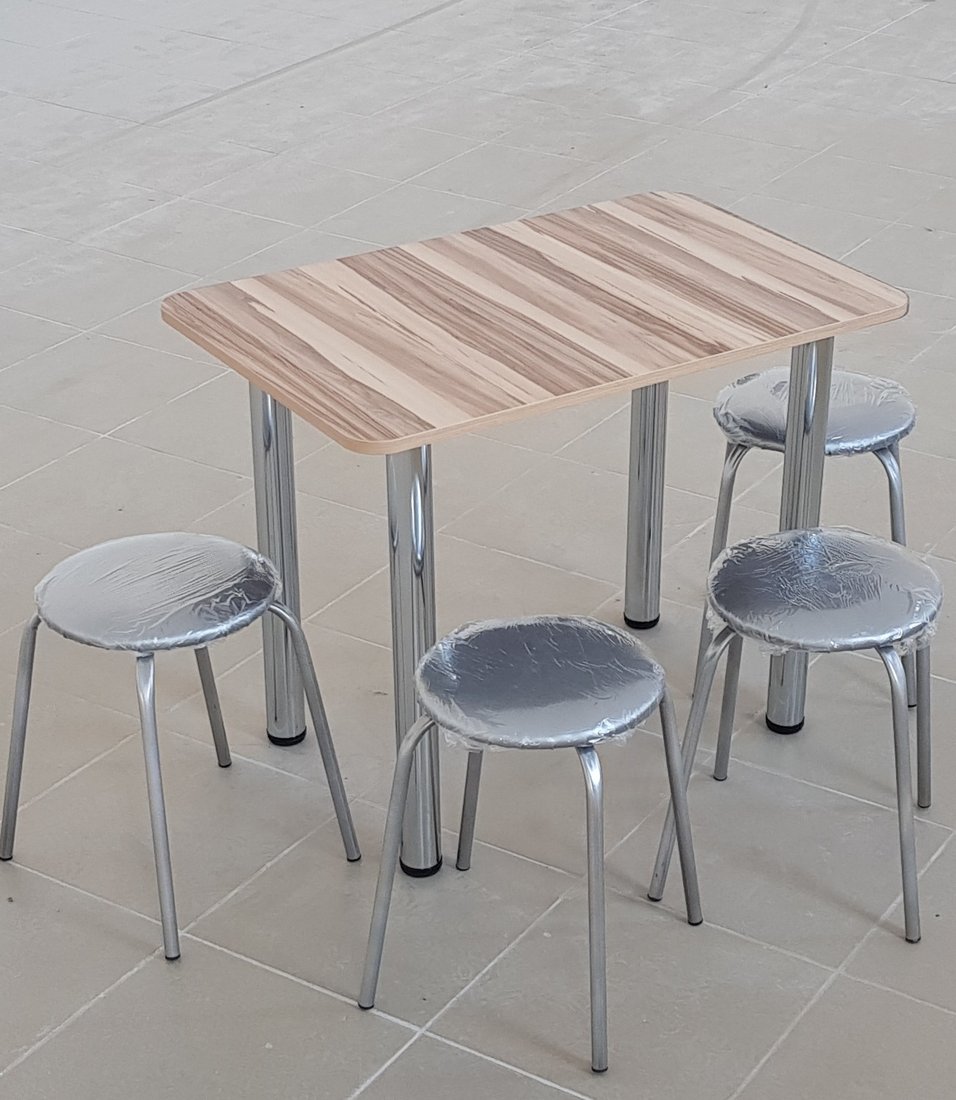 

Обеденная группа Табуретоф стол и 4 табурета (Серебро/Серебро, ст. 110x70 см, Светло-кремовый)