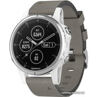 Умные часы Garmin Fenix 5S Plus Sapphire (белый/серый замшевый)