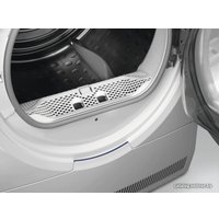 Сушильная машина Electrolux EW8H458BP