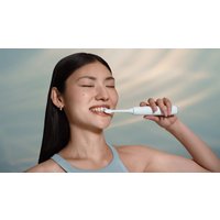 Электрическая зубная щетка Philips Sonicare Series 6100 HX7400/01