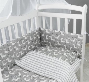 Бампер в кроватку Amarobaby Amarobaby Сказочные единорожки (4 подушки на молнии, серый/белый)