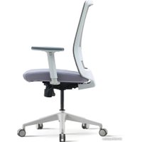 Офисное кресло Bestuhl S30 White Pl без подголовника и рег. подлокотником (черная сетка/серая ткань) в Витебске