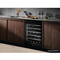 Винный шкаф Electrolux EWUS040B8B
