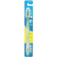 Зубная щетка Oral-B 3-Эффект с колпачком средней жесткости (1 шт)