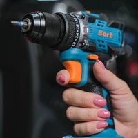 Дрель-шуруповерт Bort BAB-21-BLK 93413526 (с 2-мя АКБ, кейс)