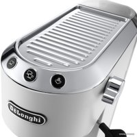 Рожковая кофеварка DeLonghi Dedica EC 685.W