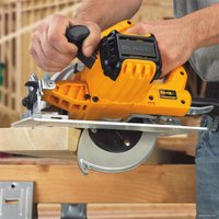 Дисковая (циркулярная) пила DeWalt DWE575