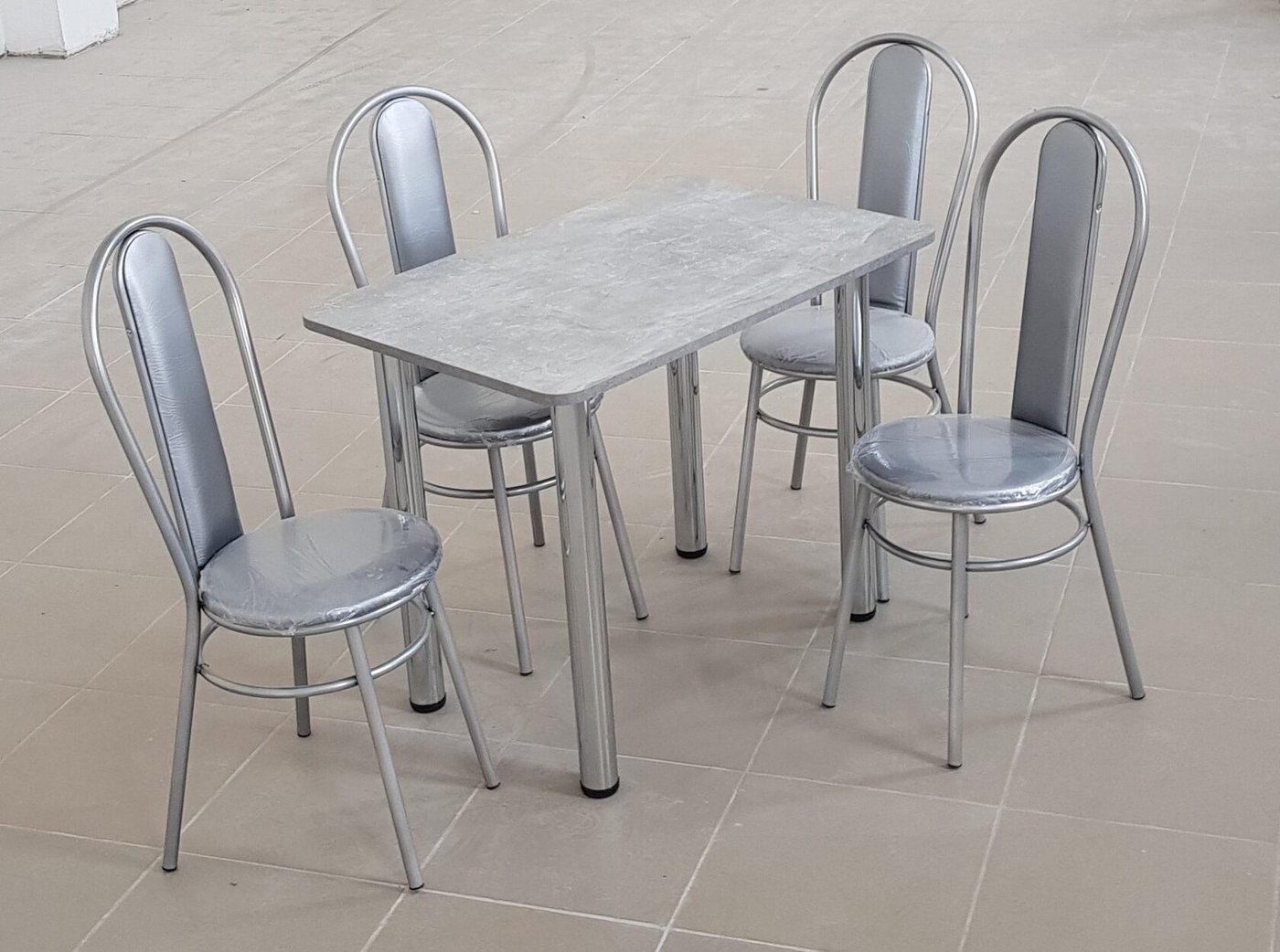 

Обеденная группа Табуретоф стол и 4 стула (Серебро/Серебро, ст. 80x60 см, Серый-металлический)