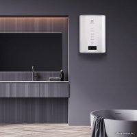 Накопительный электрический водонагреватель Electrolux EWH 30 Major LZR 3