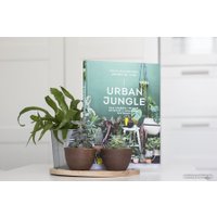 Книга издательства МИФ. Urban Jungle. Как создать уютный интерьер с помощью растений