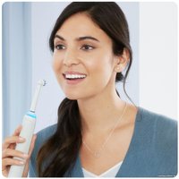 Электрическая зубная щетка Oral-B Genius 8100S
