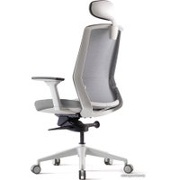 Офисное кресло Bestuhl J1 White Pl с подголовником (серый)