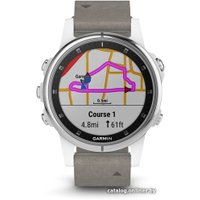 Умные часы Garmin Fenix 5S Plus Sapphire (белый/серый замшевый)