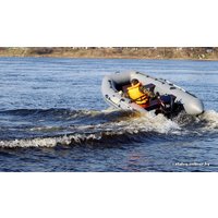 Моторно-килевая лодка Адмирал 380