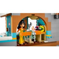 Конструктор LEGO Friends 41756 Каникулы: Лыжная трасса и кафе