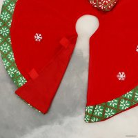 Коврик под елку Зимнее волшебство Дед Мороз у елки 6938941 (красный/зеленый)