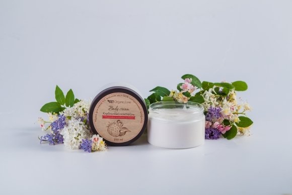 

Organic Zone Крем для тела Клубничный коктейль (250 мл)
