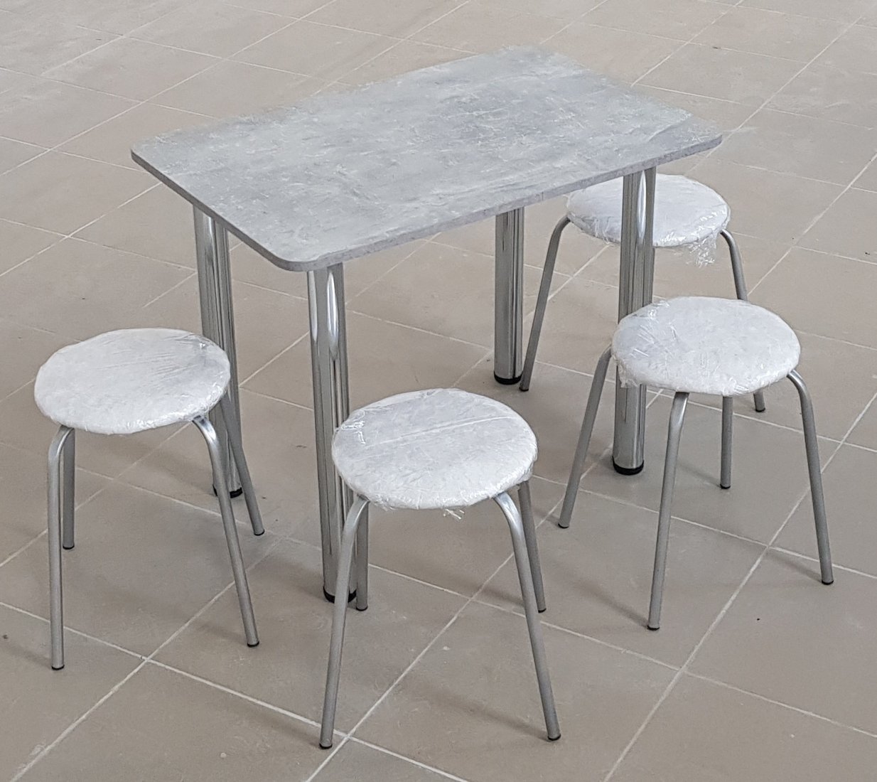 

Обеденная группа Табуретоф стол и 4 табурета (Мрамор/Серебро, ст. 90x60 см, Серый)