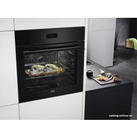 Комплект встраиваемой техники AEG BSE772380B + KMK721880B