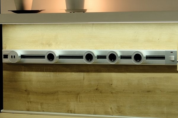 

Трековая розетка AVEL шинопровод 100 см + 4 ЕВРО розетки + 1 USB (серебристый)