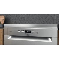 Отдельностоящая посудомоечная машина Hotpoint HFC3C26FX