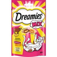 Лакомство для кошек Dreamies лакомые подушечки Mix с говядиной и сыром 60 г