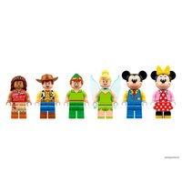 Конструктор LEGO Disney 43212 Праздничный поезд Диснея