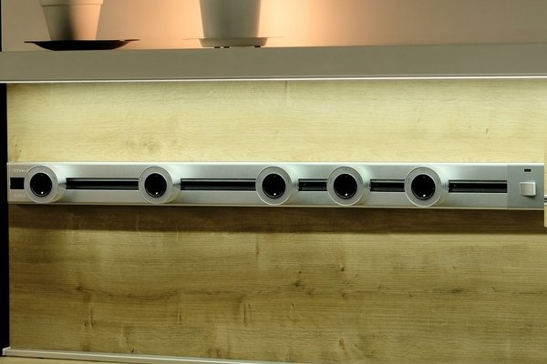 

Трековая розетка AVEL шинопровод 100 см + 5 ЕВРО розеток (серебристый)