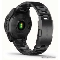 Умные часы Garmin Fenix 7 Sapphire Solar (серый карбон/серый карбон титан)