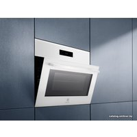 Электрический духовой шкаф Electrolux VKL8E08WV