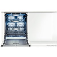 Встраиваемая посудомоечная машина Bosch SMV69T90RU