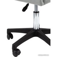 Офисное кресло AMI Босс (светло-серый)