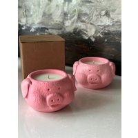 Ароматическая свеча Gentle Art Свинка Гранатовый биттер (розовый, хлопковый фитиль)