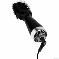 Фен-щетка StarWind SHB 7760