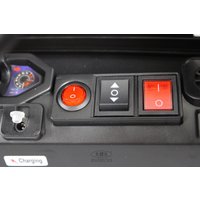 Электромобиль RiverToys Z111VO (белый)
