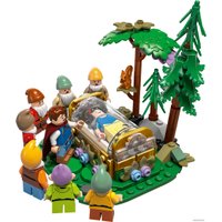 Конструктор LEGO Disney 43242 Домик Белоснежки и семи гномов