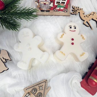 Свеча Flame Whisper Пряничный человечек (без аромата)