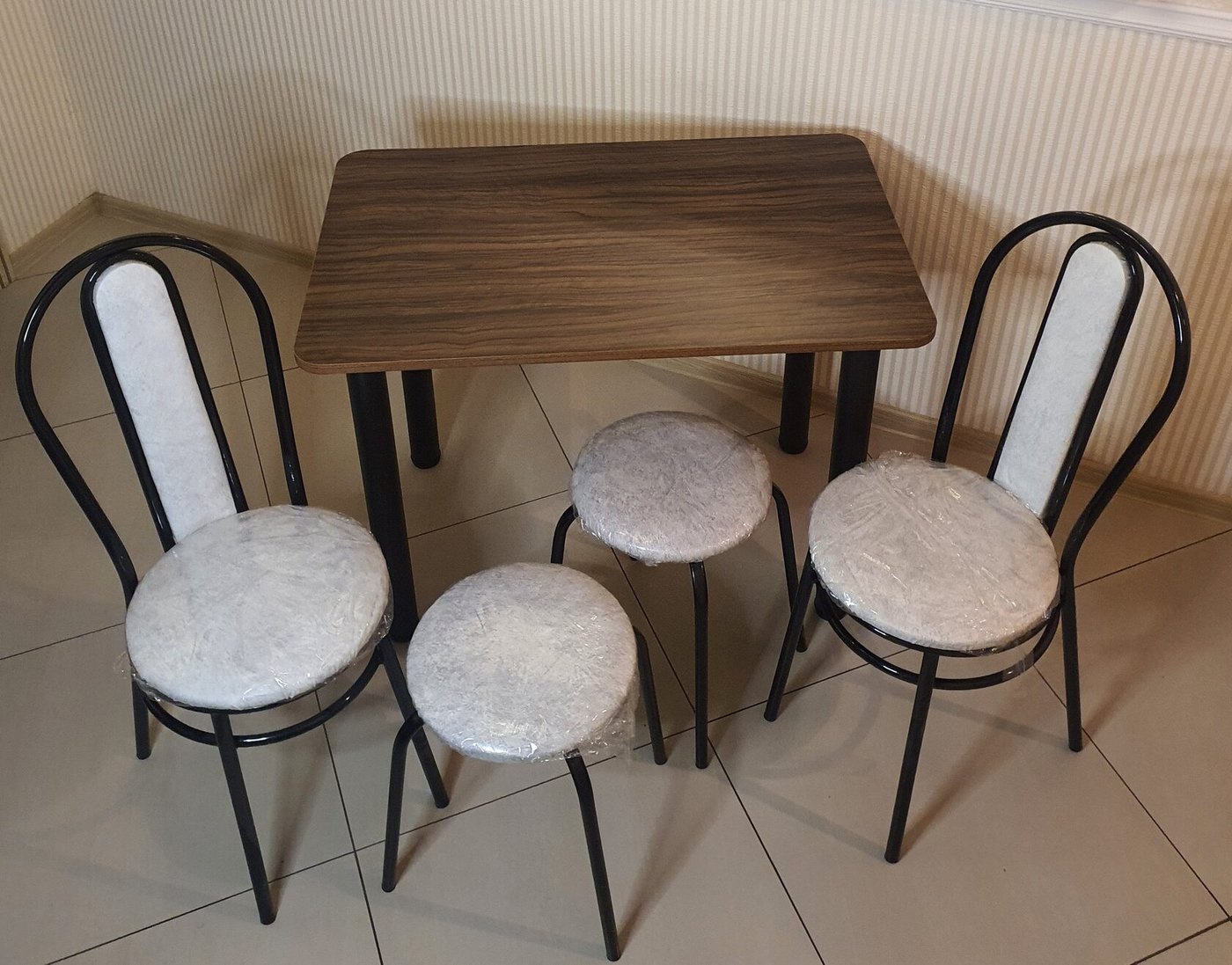 

Обеденная группа Табуретоф стол, 2 табурета, 2 стула (Мрамор/Черный, ст. 110x70 см, Темно-коричневый)