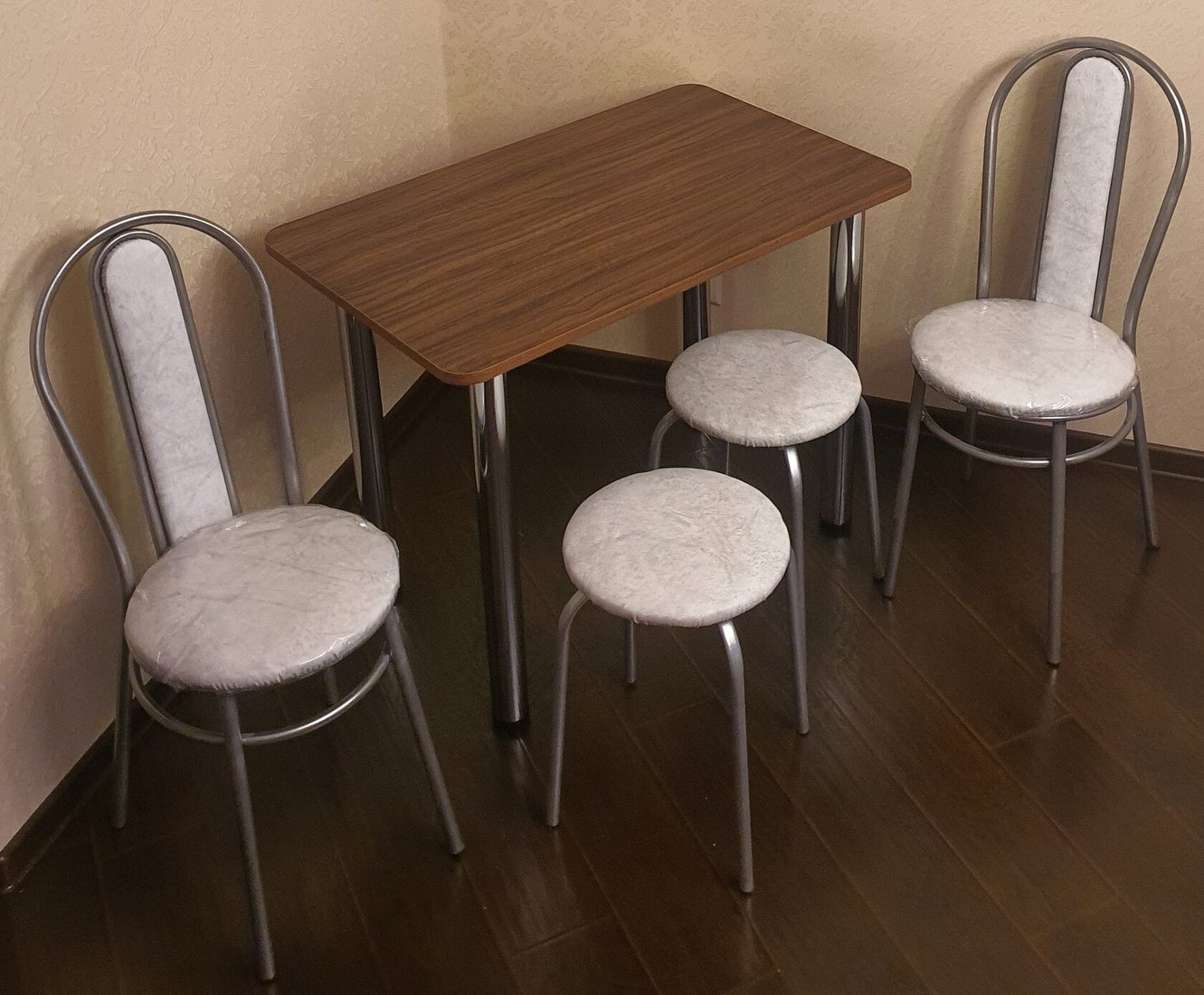 

Обеденная группа Табуретоф стол, 2 табурета, 2 стула (Мрамор/Серебро, ст. 80x60 см, Темно-каштановый)