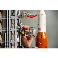 Конструктор LEGO Icons 10341 Космическая пусковая система NASA Artemis