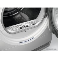 Сушильная машина Electrolux DelicateCare 800 EW8H458WP