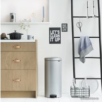 Мусорное ведро Brabantia Pedal Bin NewIcon 30 л (серый металлик)