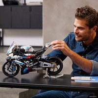 Конструктор LEGO Technic 42130 BMW M 1000 RR