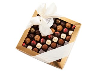 La Truffe Набор из 49 конфет в золотистой коробке с лентой