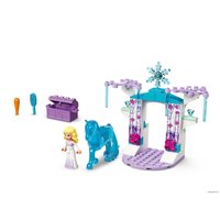 Конструктор LEGO Disney Princess 43209 Ледяная конюшня Эльзы и Нокка