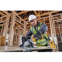 Дисковая (циркулярная) пила DeWalt DCS571NT (без АКБ, кейс)